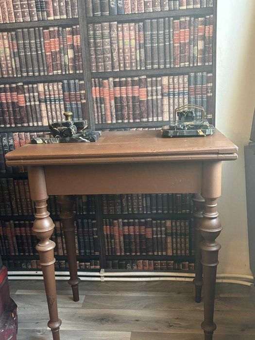 Vand birou vechi de notar public cu obiecte din marmura neagra