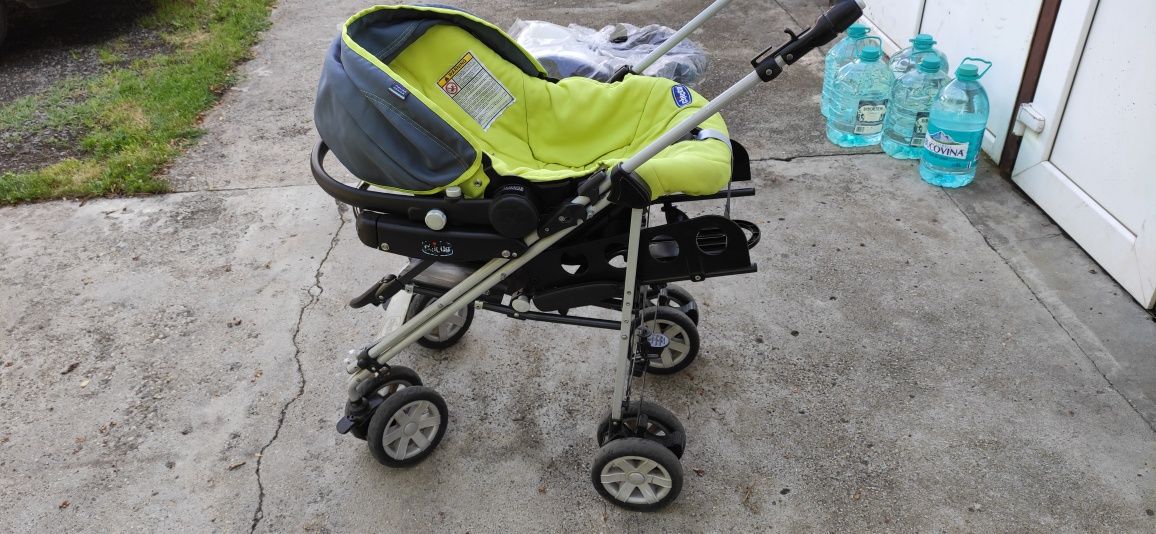 Carucior Chicco 3 in 1, scoica și scaun de mașina.