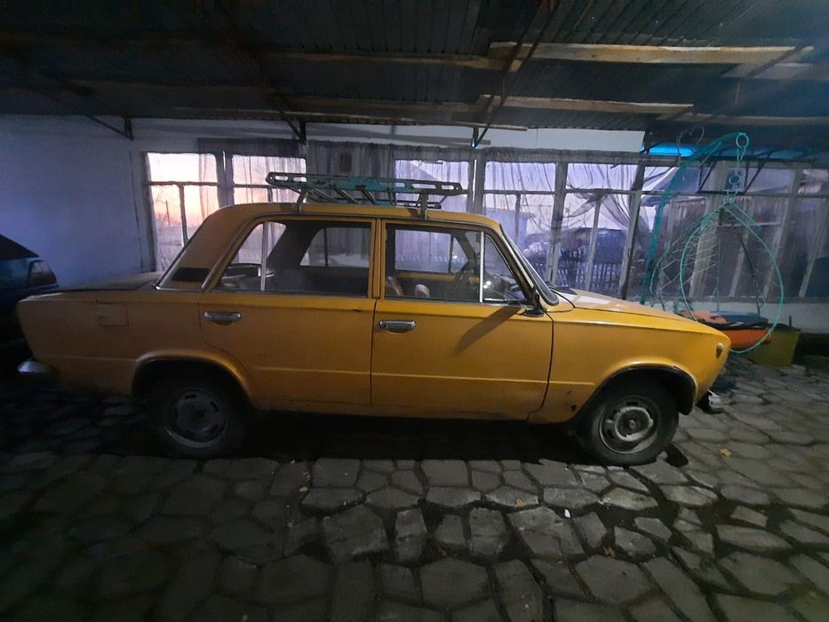 Продам машину 2101