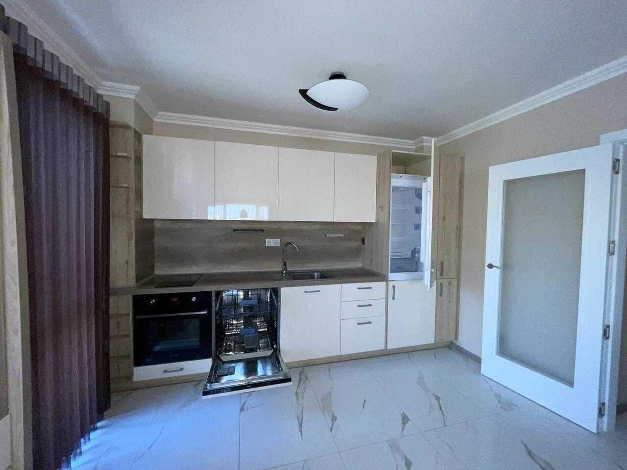 Продава се Тристаен апартамент в Пловдив, Христо Смирненски - 136 кв.м за 1800 €/кв.м - Снимка #1