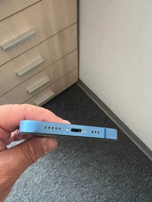 Iphone 13 128GB син като нов+кейсове и протектори