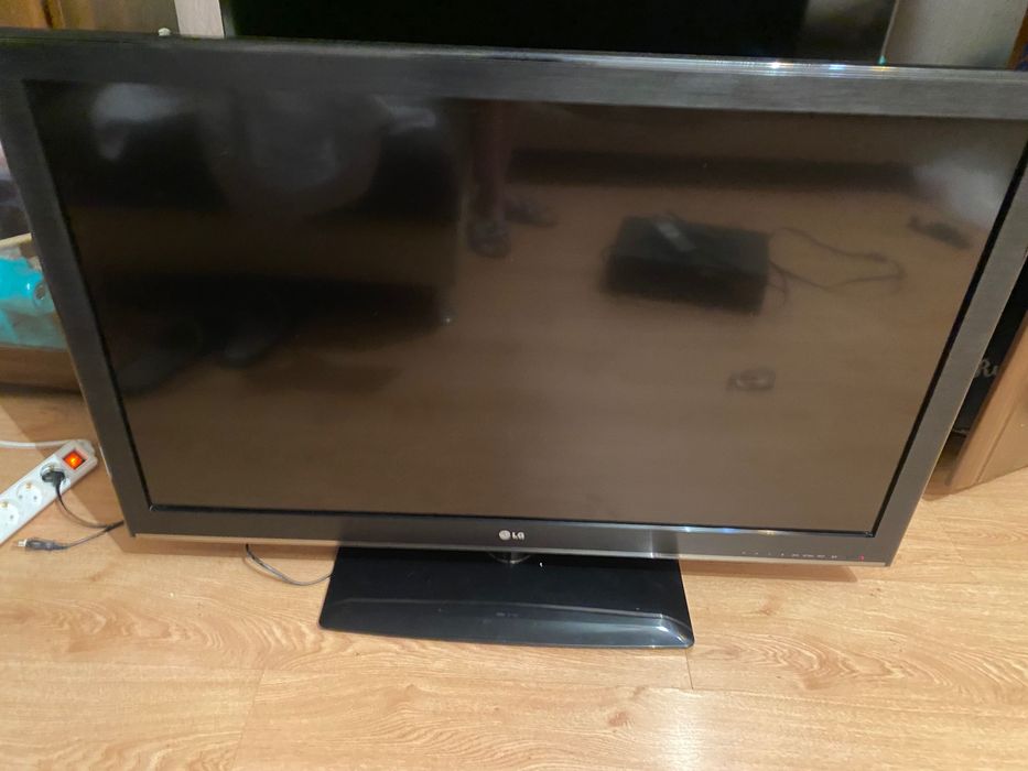 Телевизор с диагональю 107см, LG
