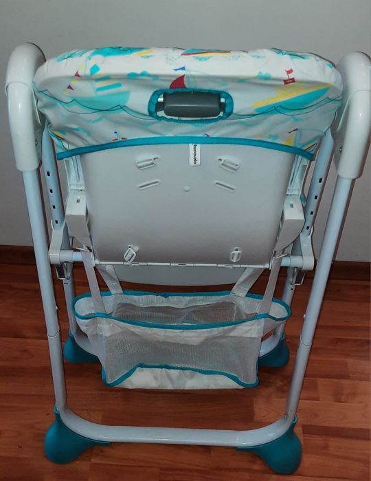 Vand scaun de masa pentru bebe si/sau copil mic