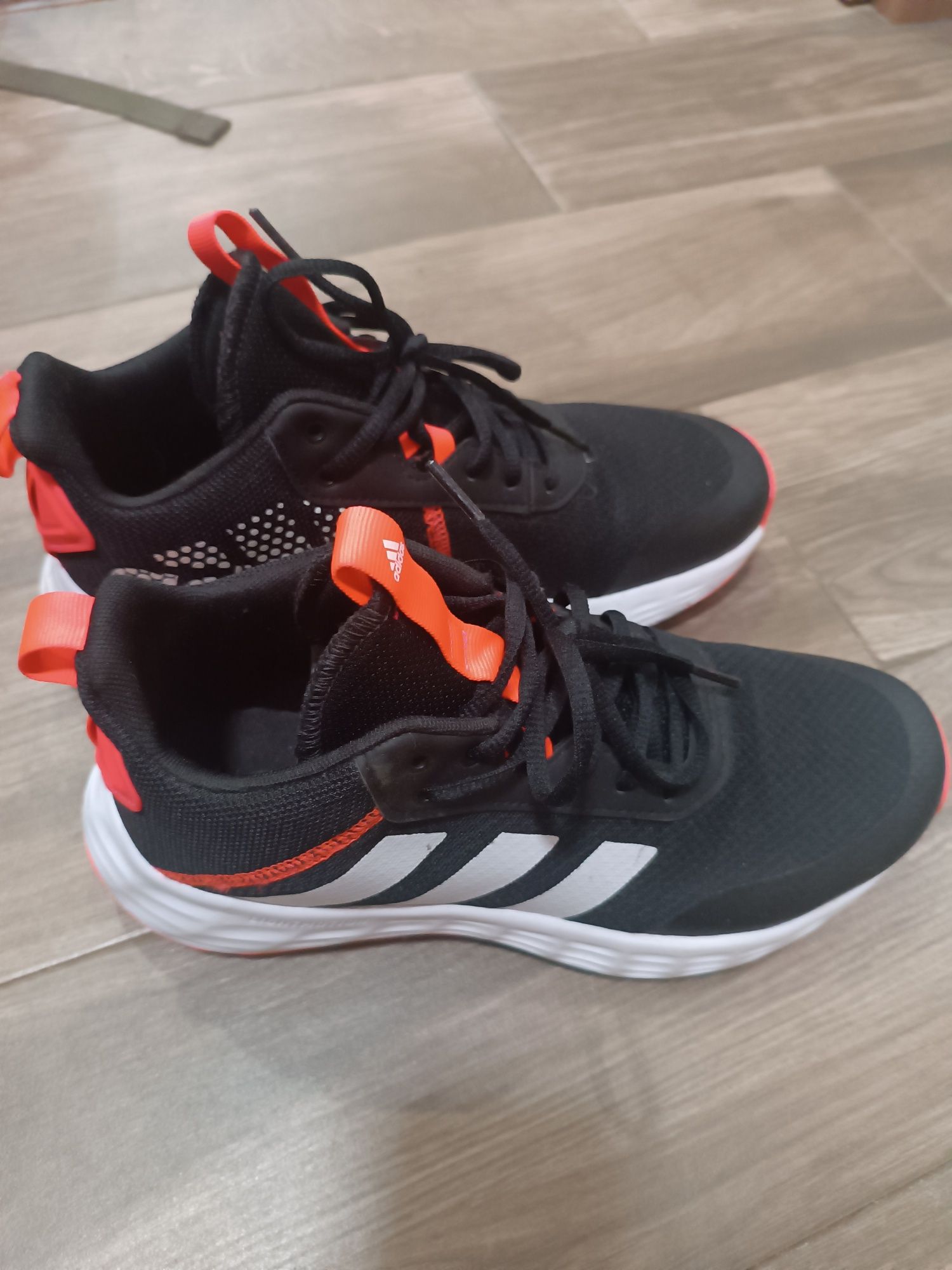 Яки маратонки adidas