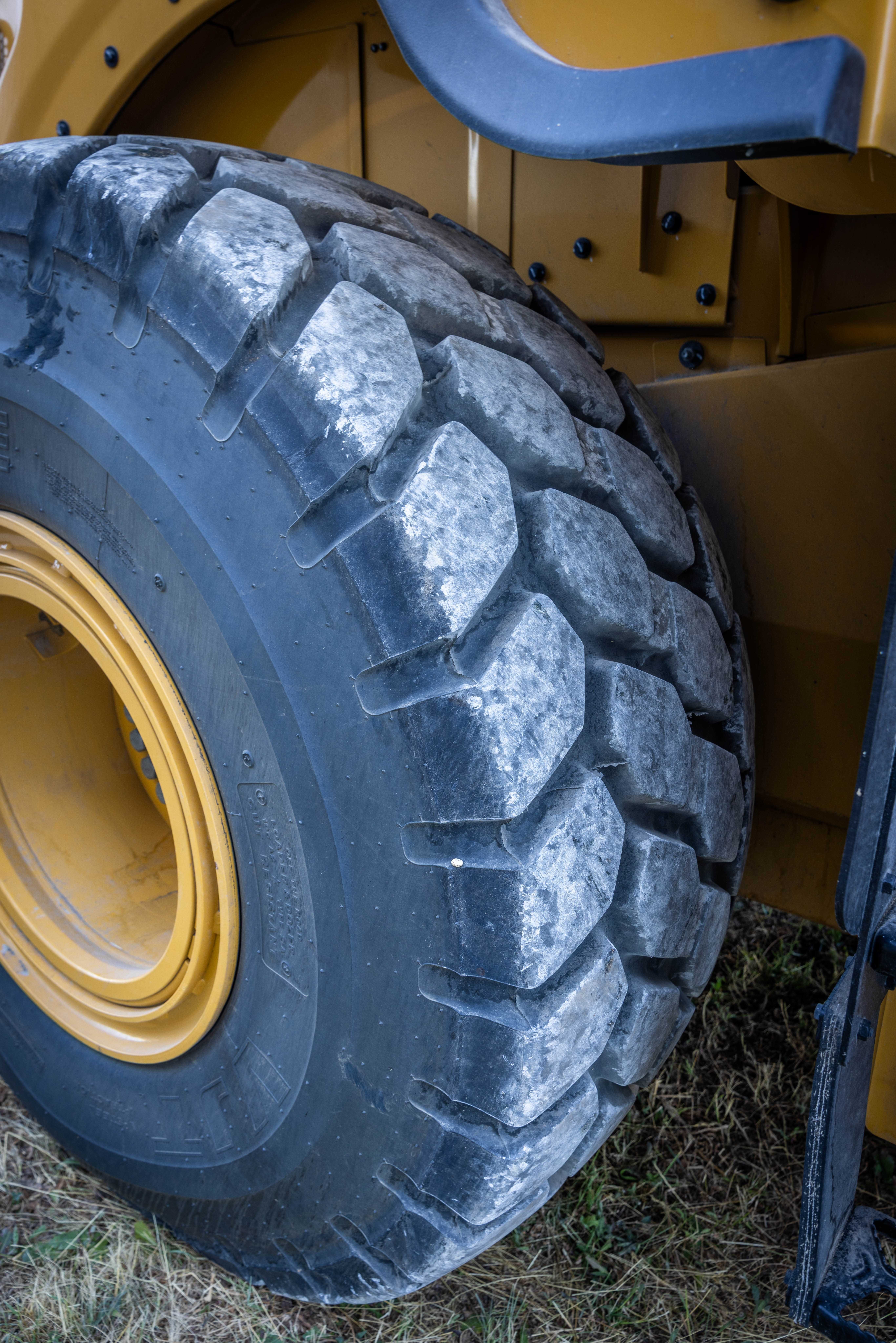 Челен товарач Cat 962M 2022