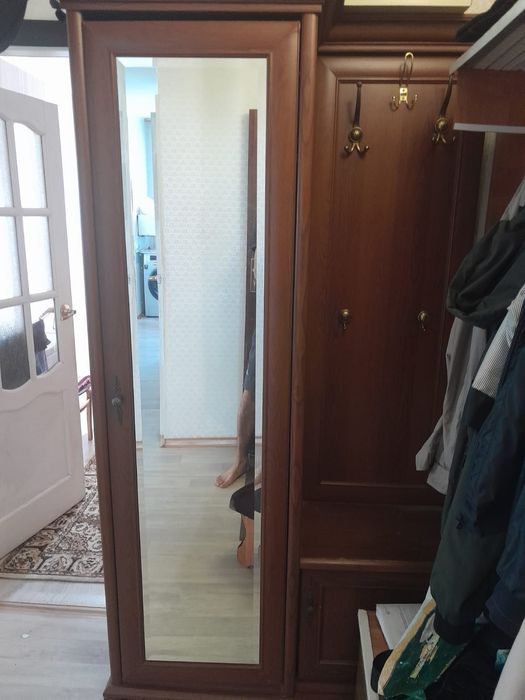Продам шкаф в прихожую.