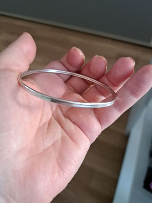 Твърда дамска сребърна гривна