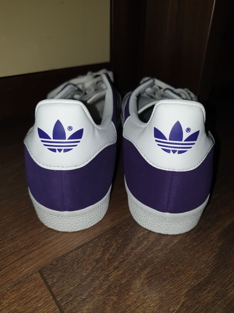 NOI Adidas Gazelle EU44,5 fără cutie