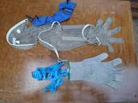 Ръкавици предпазващи при разфасоване на животински трупове.