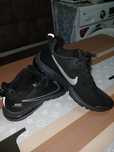 Razmeri 42 Yangi Nike ariginal yozgi setkali krasofka soriladi .