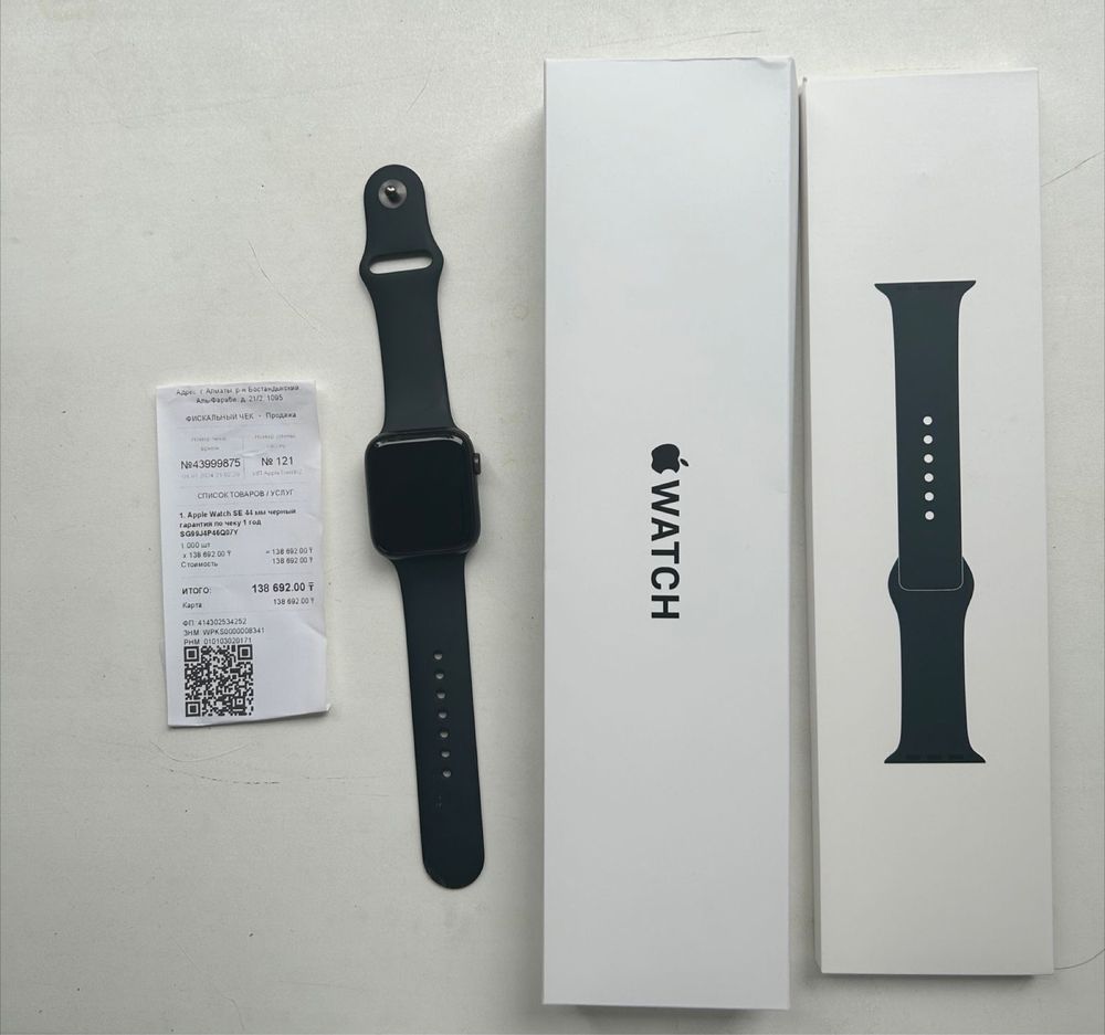 Продаю часы Apple Watch SE 44 мм черный