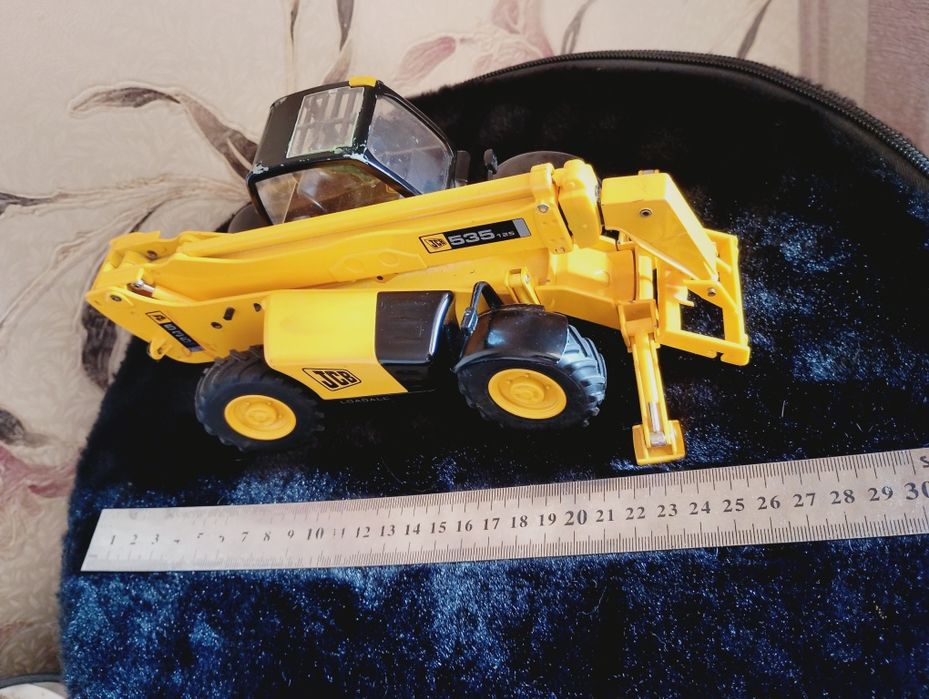 Металлический погрузчик