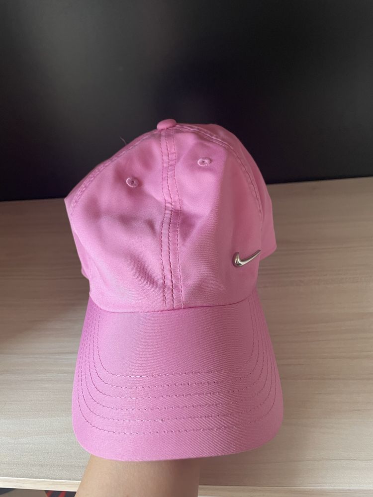 Шапки Nike/ Розова с козирка и Двулицева с периферие