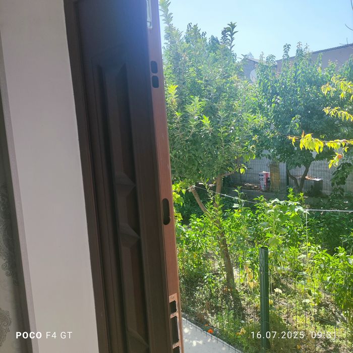 Двухсторонный входной дверь продается срочно