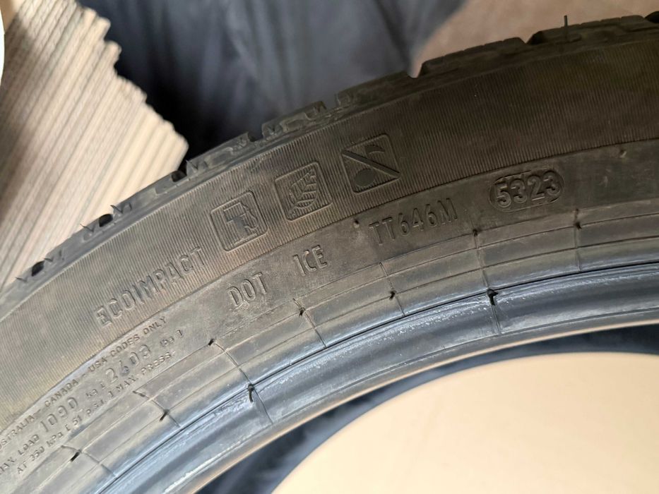 Vand anvelope Pirelli Scropion iarna  doua dimensiuni R22 35/315 si275