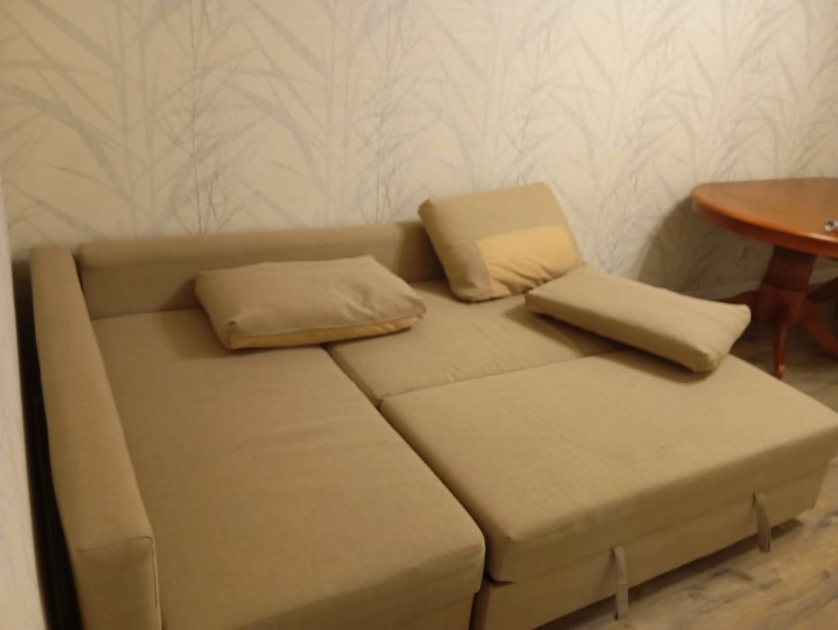 Диван в продаже .1.5*2.2