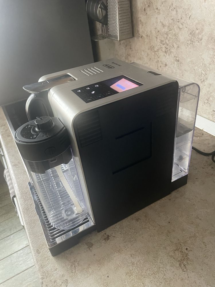 Lattissima Pro | De'Longhi Coffee