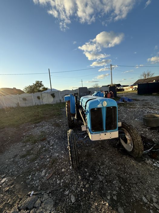 Tractor ford dexta 42 cp recent adus incarcator frontal