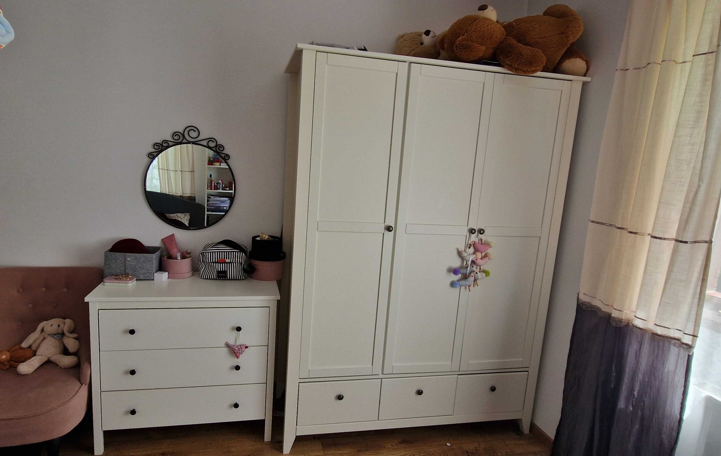 Mobilier camera fetiță