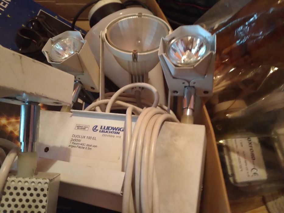 Lampa cu leduri si suport prindere.