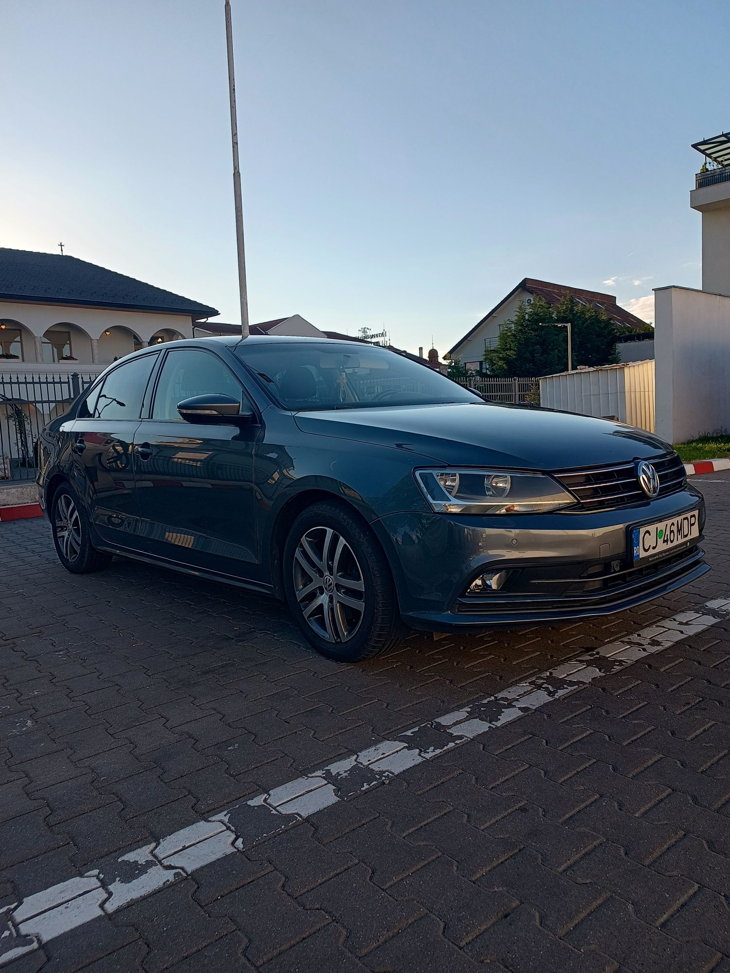 Volkswagen jetta2016,2.0,DSG 7,blumotion