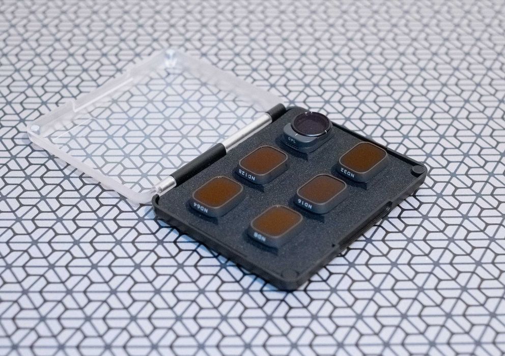 Dronă DJI Mini 3 Pro, DJI RC-N1, charger, 2 baterii mari, filtre ND