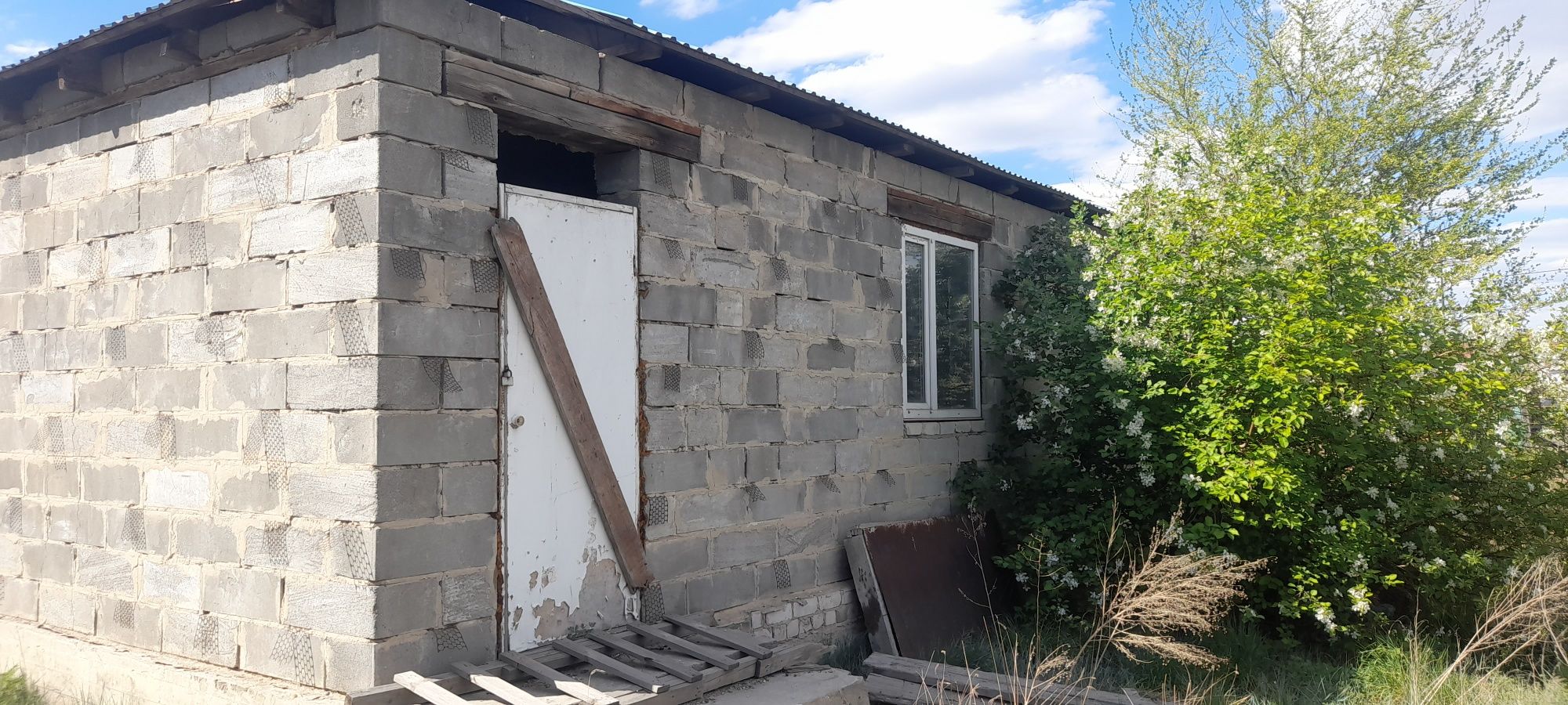 Продам дом 4 дачи рчдом с 45 школой почти готовый дом земля 12 соток д