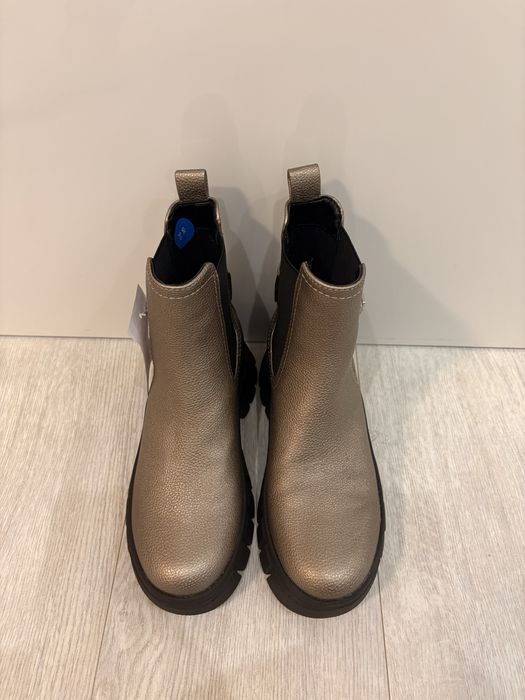 Чисто нови оригинални боти Guess