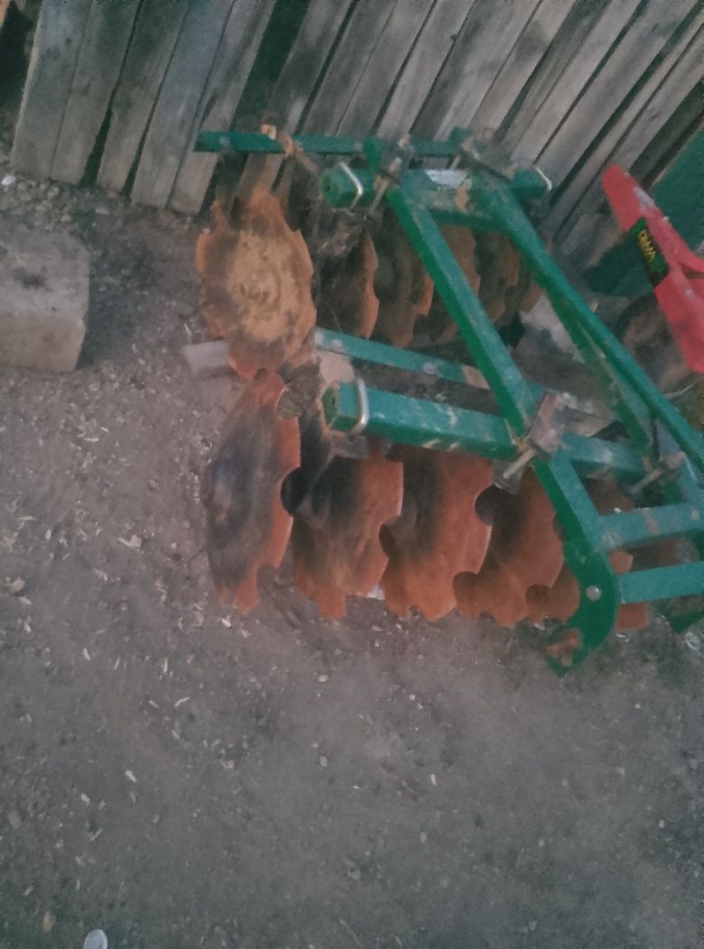 Vând  disc  tractor între 16 și 22 cp