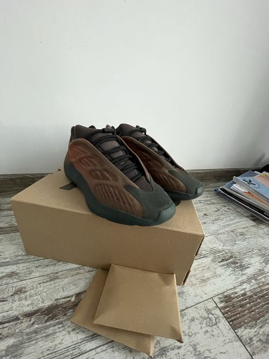 Yezzy 700 V3 Copper Fade