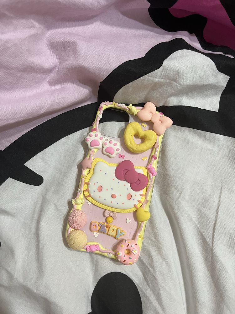 Чехол на Iphone 13 с hello kitty