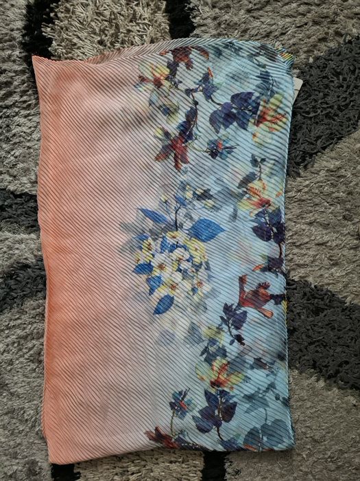 Eșarfă elegantă subțirică