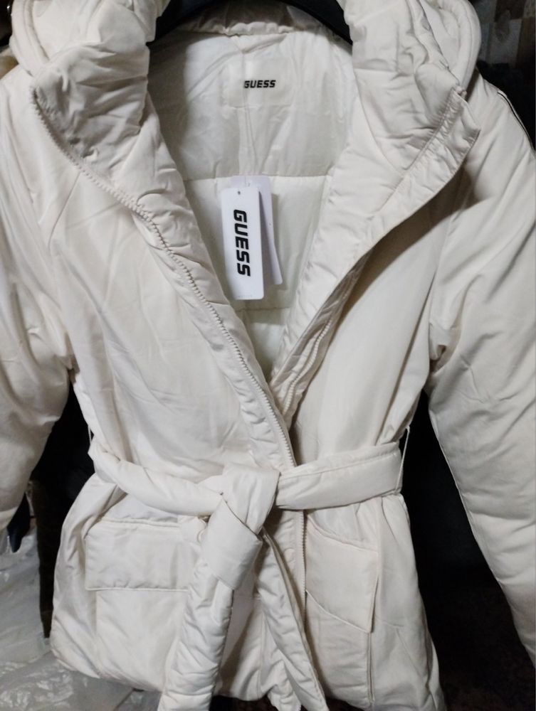 Дамско оригинално яке guess