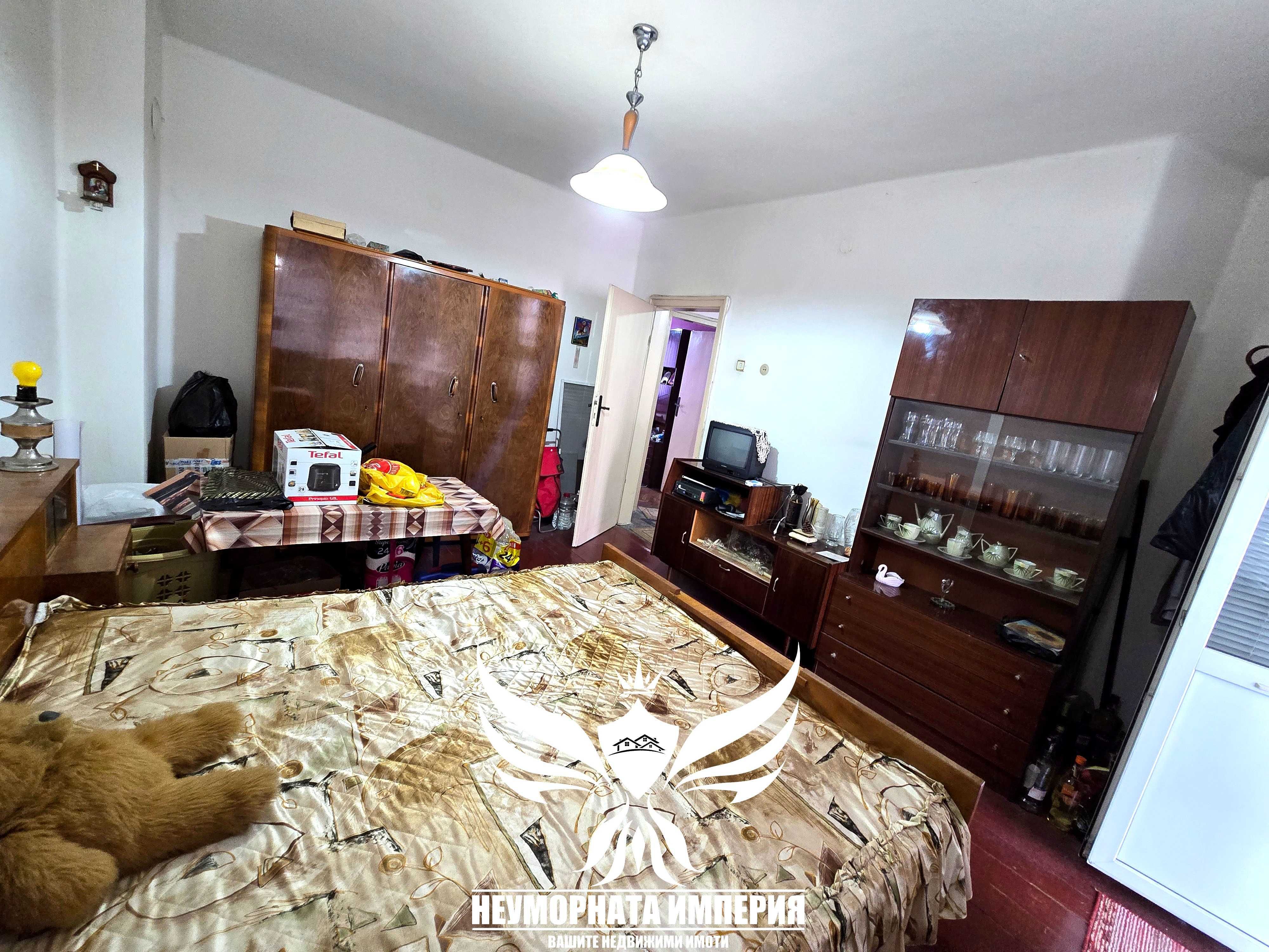 Продавам тристаен/четиристаен 102кв 2 ет. в Асеновград център