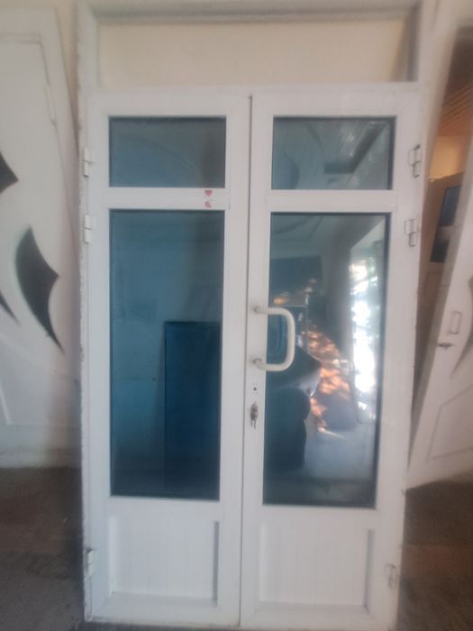 Стеклопакет акфа  эшиги ва МДФ эшиги сотилади.