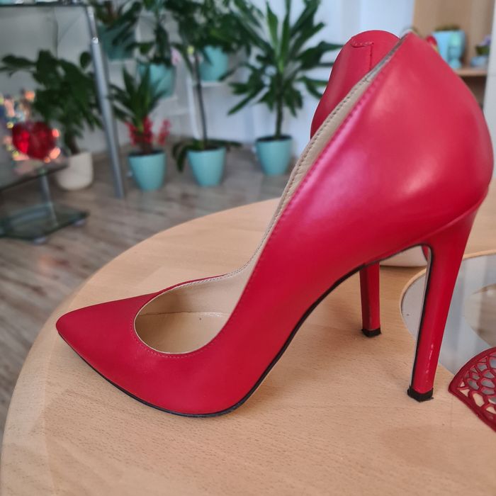 Червени обувки MUSETTE