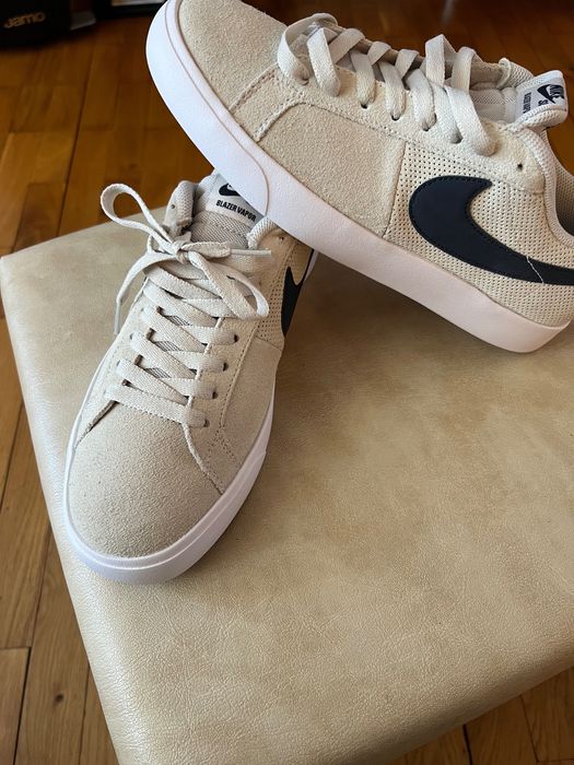Vând adidași Nike