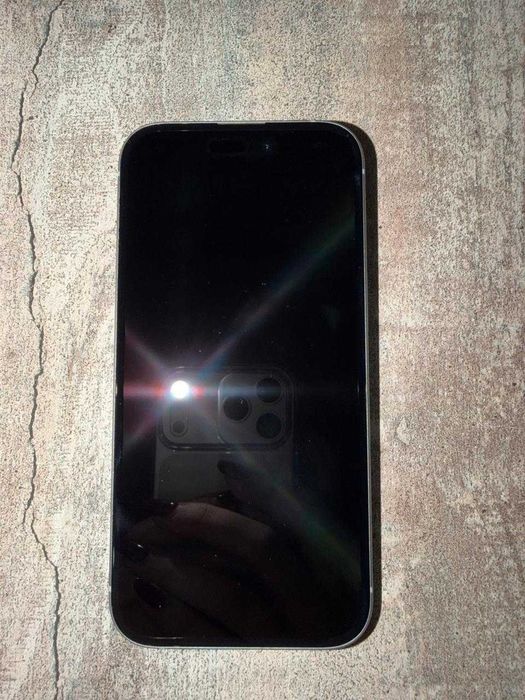 Продам IPhone 15 в отличном состоянии