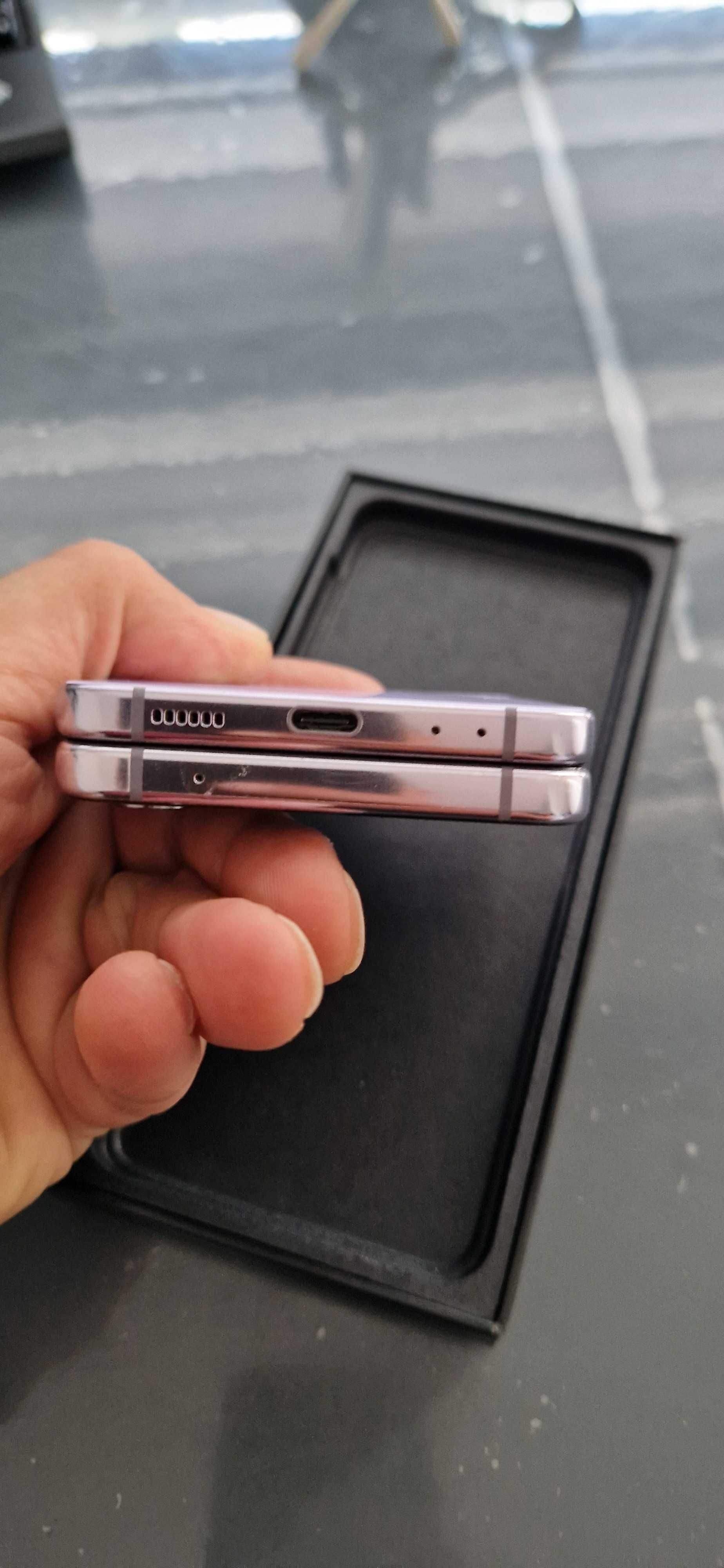 Samsung z flip 4 256 gb.