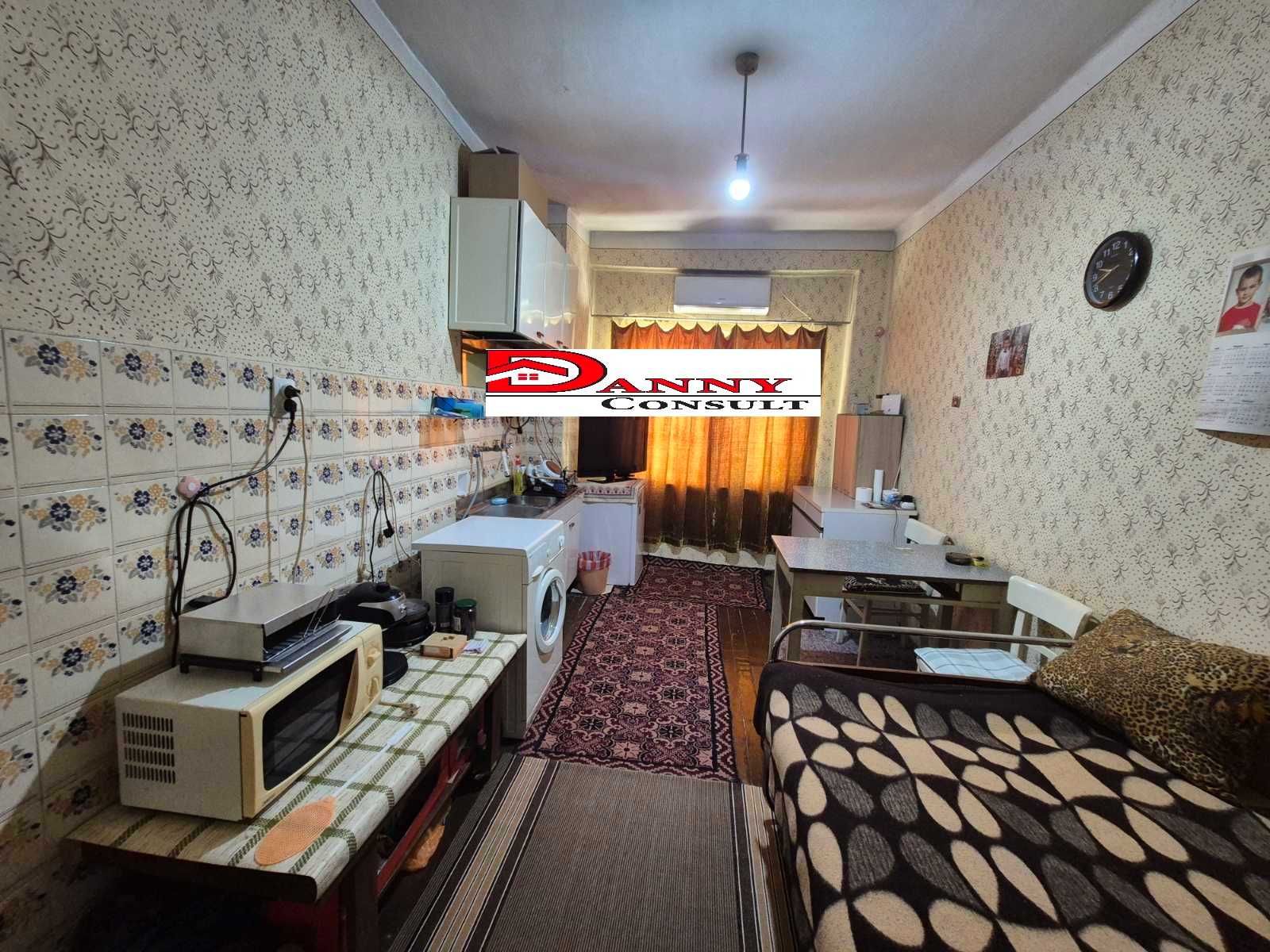 Две къщи в един двор, в центъра на гр. Плачковци