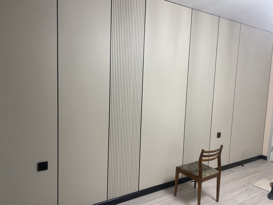 Установка бамбуковых панелей и гибких мраморов.