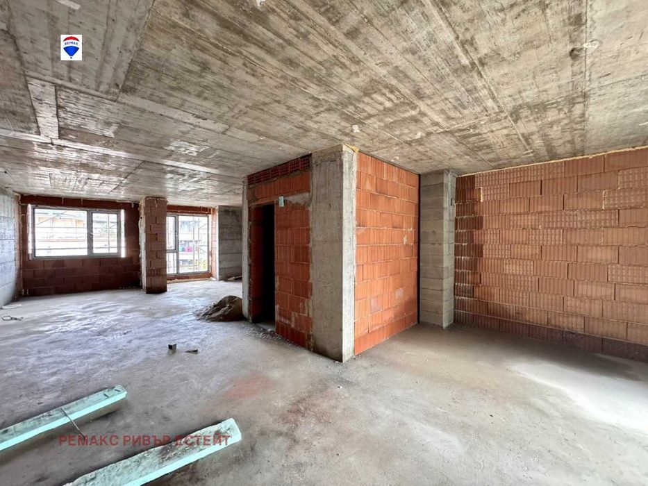 Продава се Тристаен апартамент в Русе, Център - 114 кв.м за 1482 €/кв.м - Снимка #2