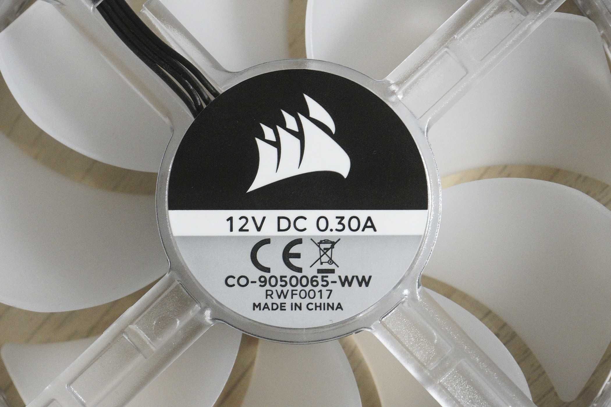 комплект 3бр вентилатор Corsair LL120 PWM RGB LED с контролер (вкл ДДС