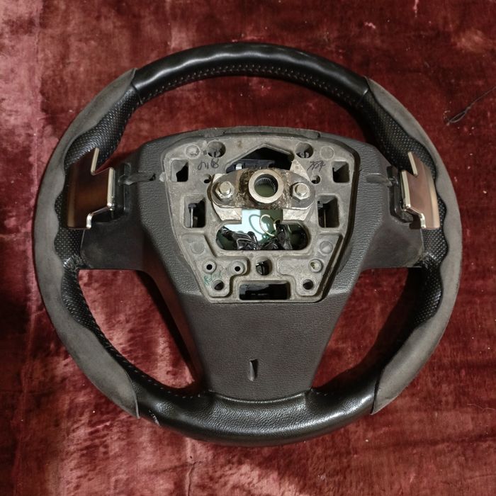 Руль сотилади. Любой мошинага мослаб олсаларинг бўлади.