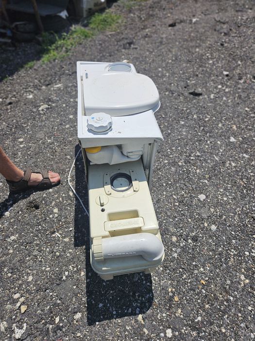 WC cu golire caseta exterioara camper rulota camping autorulota