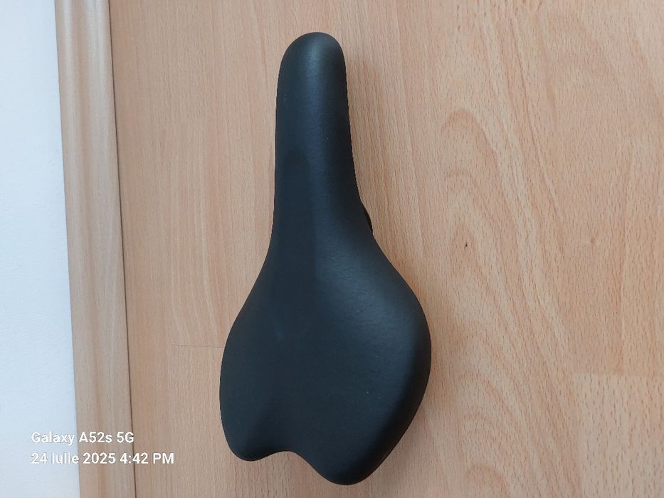 Vând șa și husă șa bicicletă (produse noi)