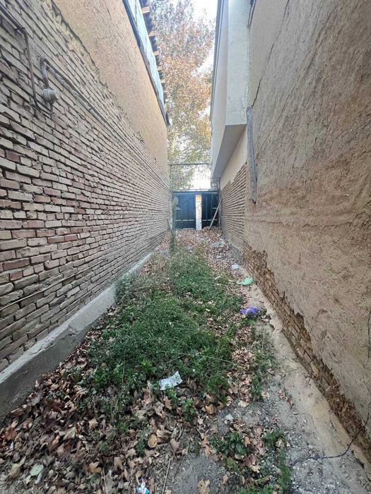 13 соток йер (под гостиница) сотилади, Регистондан 300метр