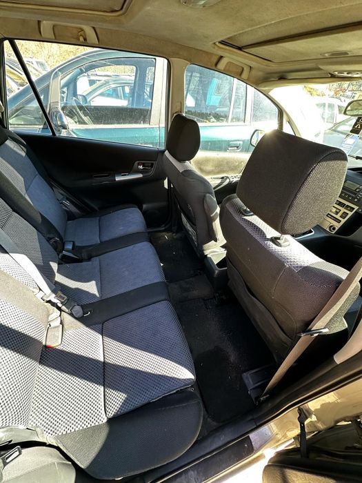 Тойота Корола версо 1.8 на части