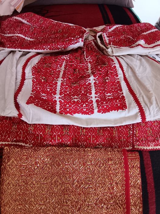 Haine și prosoape traditionale