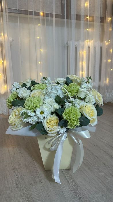 Букет обьемный цветов свежий